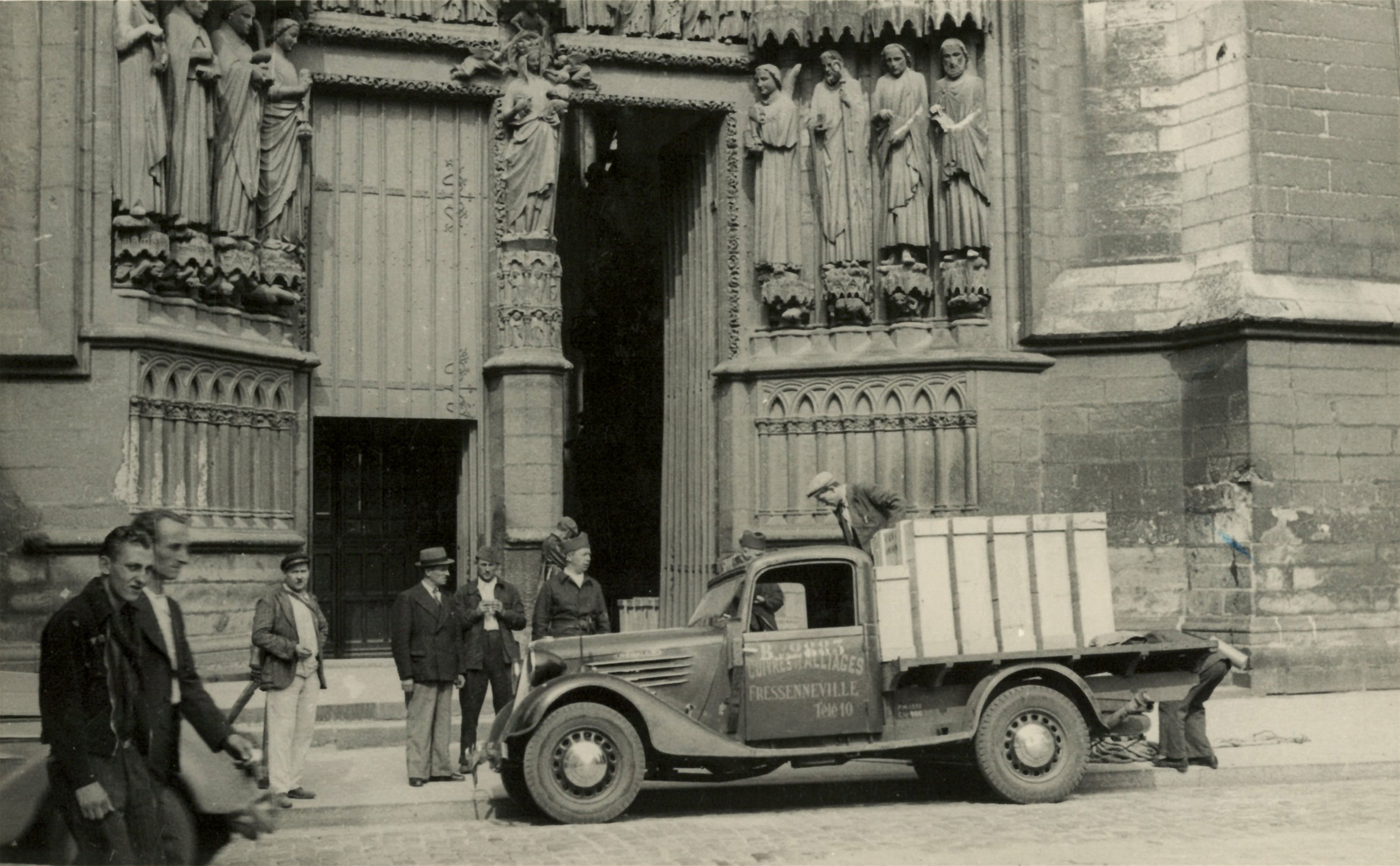L'évacuation des oeuvres d'art de la cathédrale d'Amiens